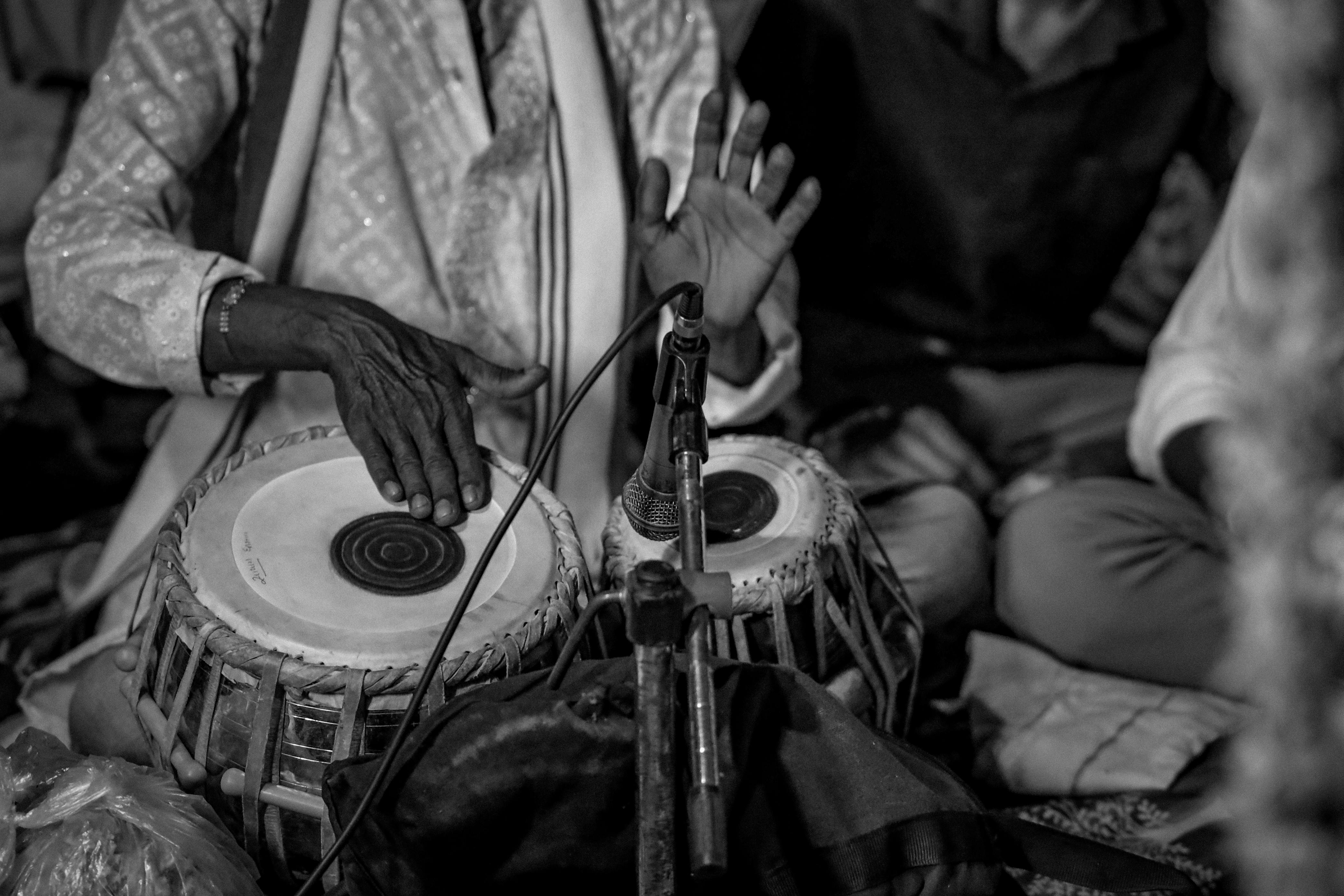 Saundh Mitti Se Mehfil Tak
